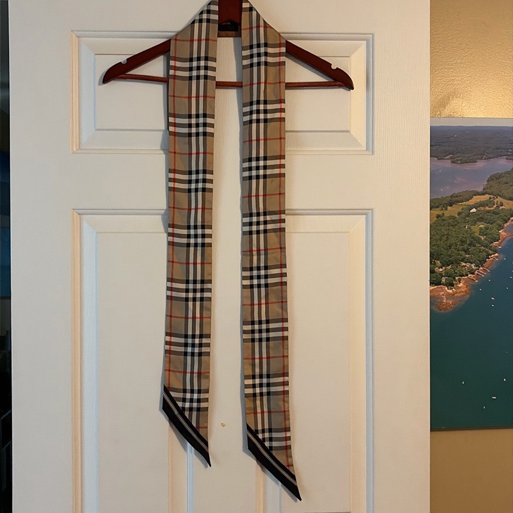 Like-new Burberry scarf
